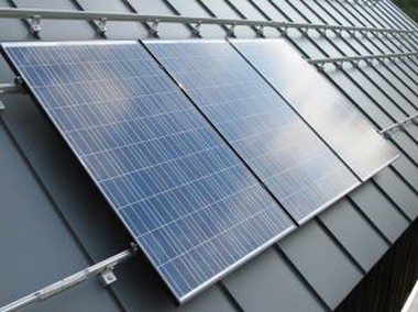 Sistem solarnih metalnih nosača na krovu